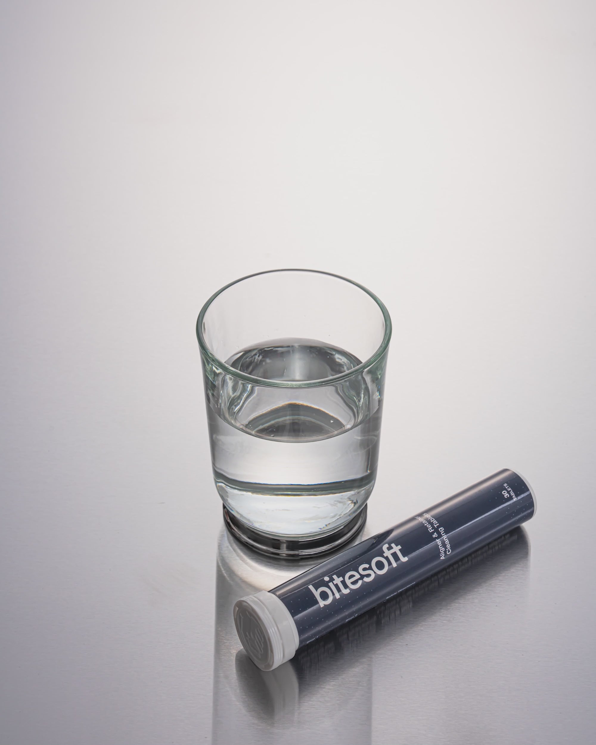 Load video: Aligner &amp; Retainer Cleaning Tablets